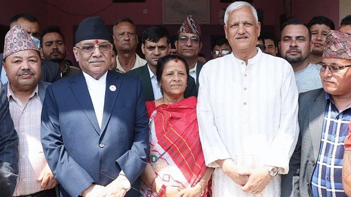 प्रधानमन्त्री दाहालले भेटे एमालेका सचिव लेखराज भट्ट